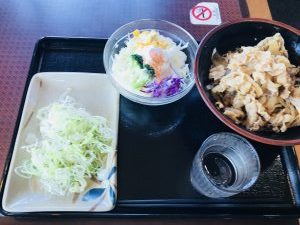 こびきや肉得そばとサラダ