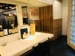 串ひろ 店内