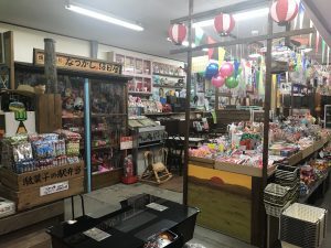 にいつ駄菓子の駅 店内1