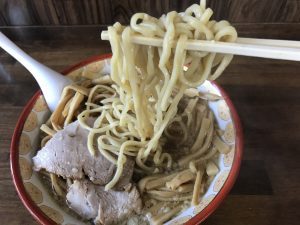関屋 福来亭 チャーシューメンマラーメン 麺リフト