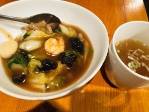 広東ヌードルアピタ新潟西店 ハーフ中華丼