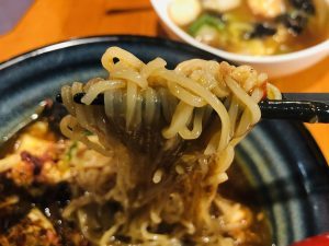 広東ヌードルアピタ新潟西店 麻婆麺 麺リフト