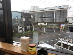 パステル 店内窓際