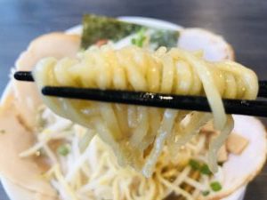 背脂三銃士 背脂ちゃーしゅうめん麺リフト