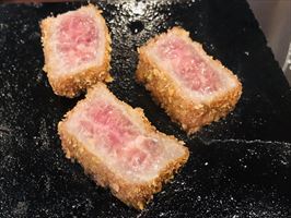 牛華堂 牛カツ 焼き中